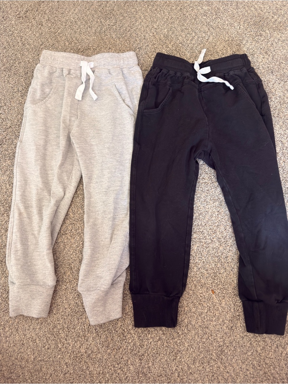 Little Bipsy Gray & Black Kids Sweatpants Set